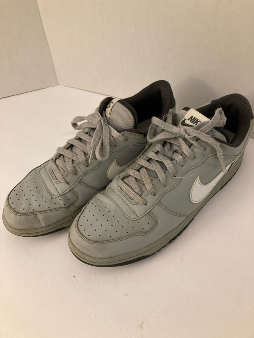 Nike Big Smokey Grey and White Low-Top Leather Sneakers size 11
